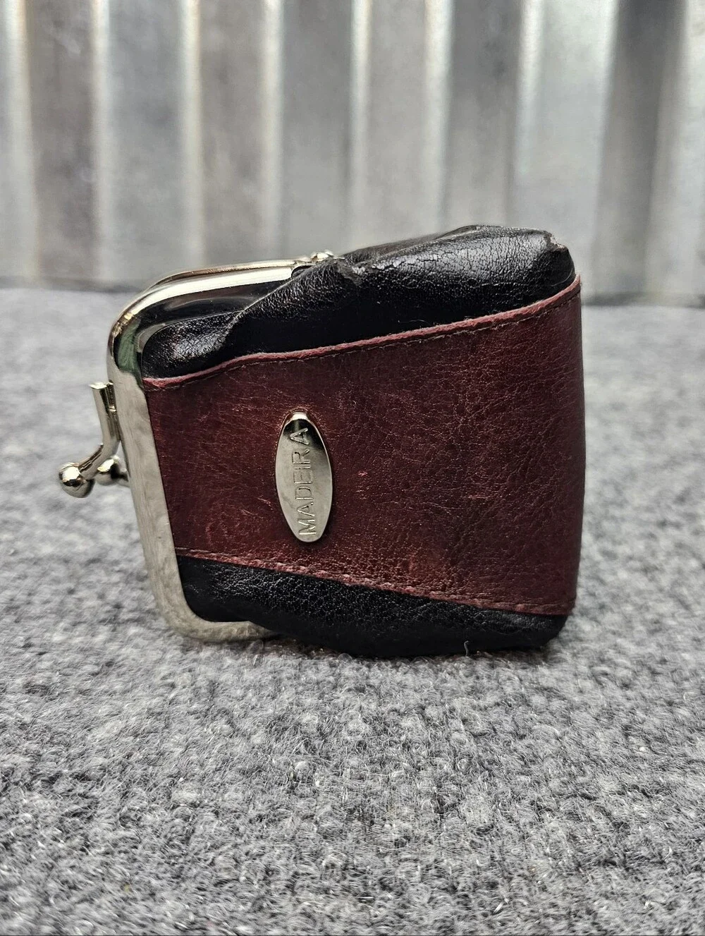 Unisex- Vintage Madeira Two-Tone Leather Coin Purse | Classic Kiss-Lock Clasp